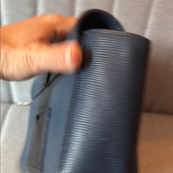 Kate Spade Blue Emmie Riverside Crossbody Bag with Sleek Design and Flap Closure - Picture 7 of 9